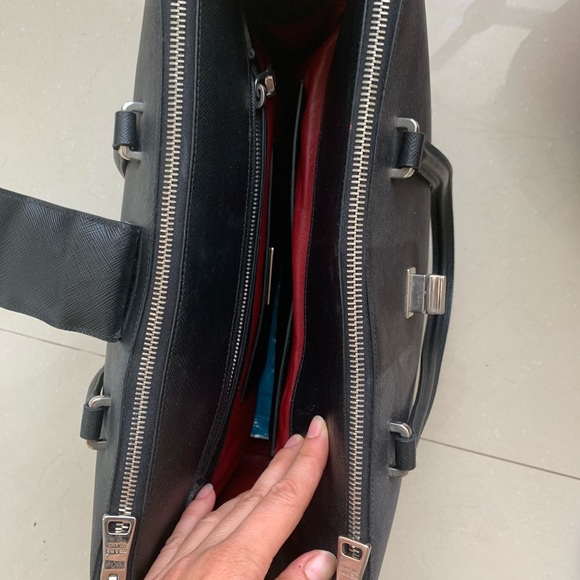 Prada bags - Picture 5 of 7